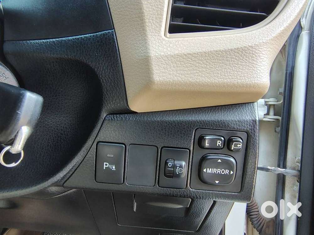 Toyota Corolla Altis 2013-2017 G At, 2015, Petrol