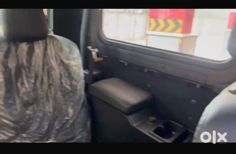 Thar 4x4 Top Model Hard Top  2024  Br01