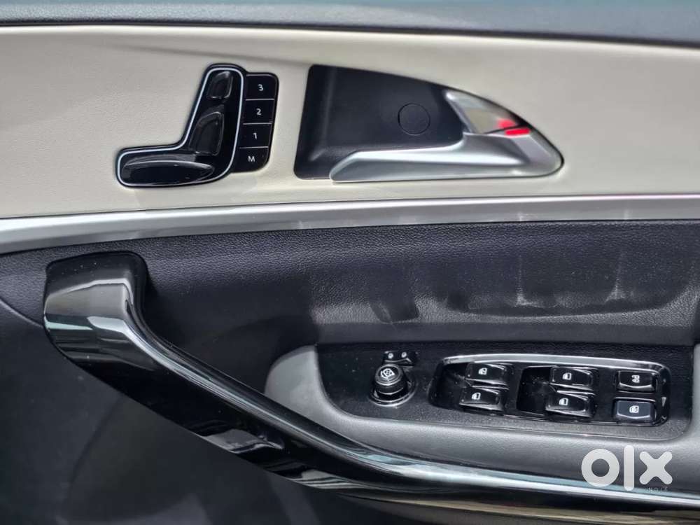Mahindra Xuv700 2.2 Ax 7 Diesel At Luxury Pack Str, 2022, Diesel