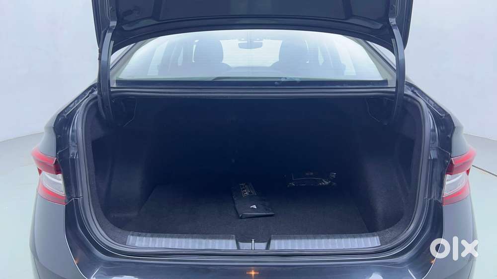 Skoda Slavia Style 1.0l Tsi At, 2022, Petrol