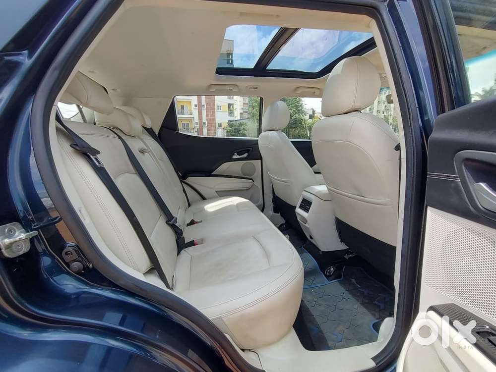 Mahindra Xuv 3xo Ax7l 1.2 Petrol At (pg), 2024, Petrol