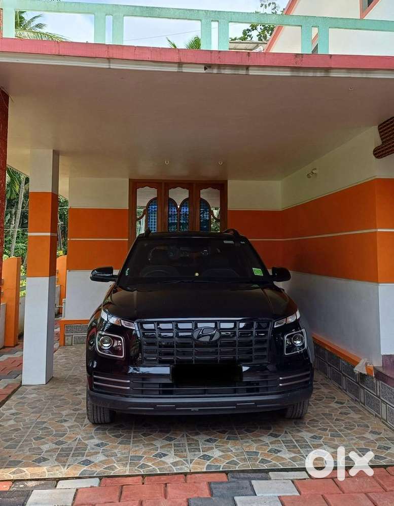 Hyundai Venue Knight Edition 2023 Petrol Well Maintained