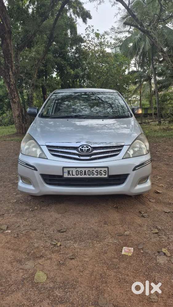 Toyota Innova V 8str Full Option 2009 Single Owner