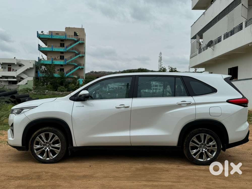 Toyota Innova Hycross 2023 Petrol Hybrid , Well Maintained