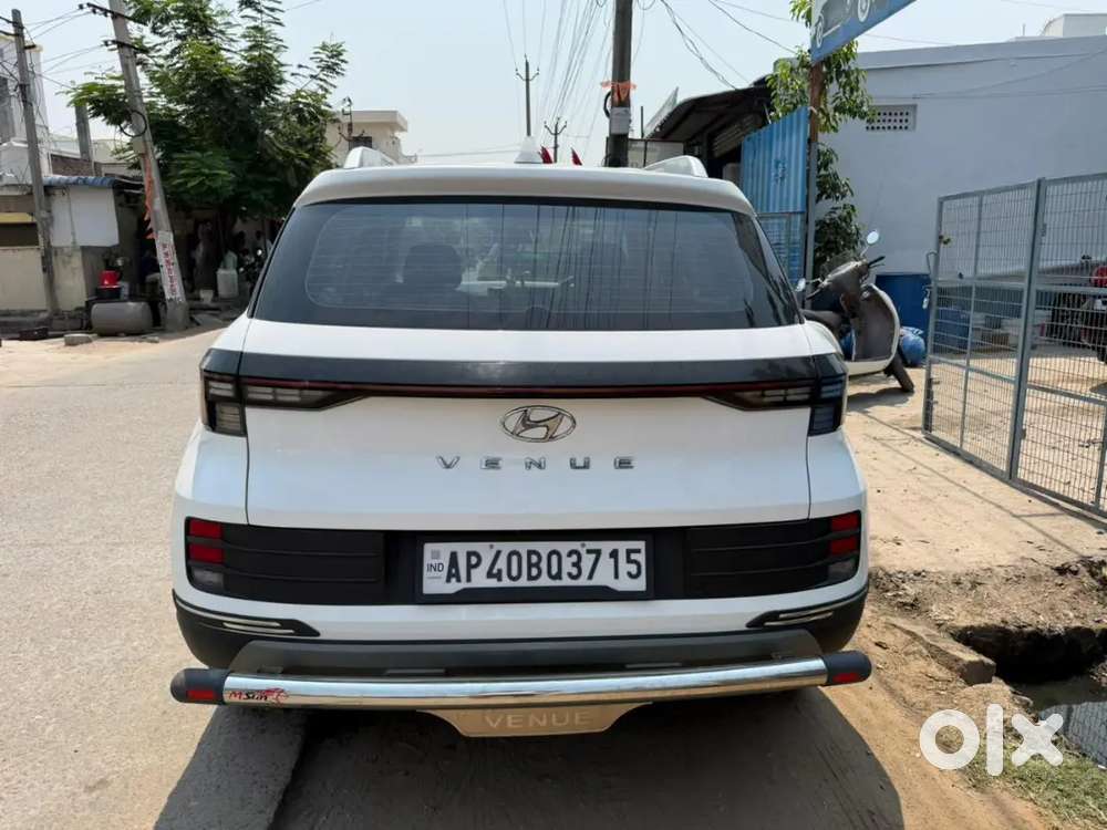 Hyundai Venue 2024 Petrol 11500 Km Driven