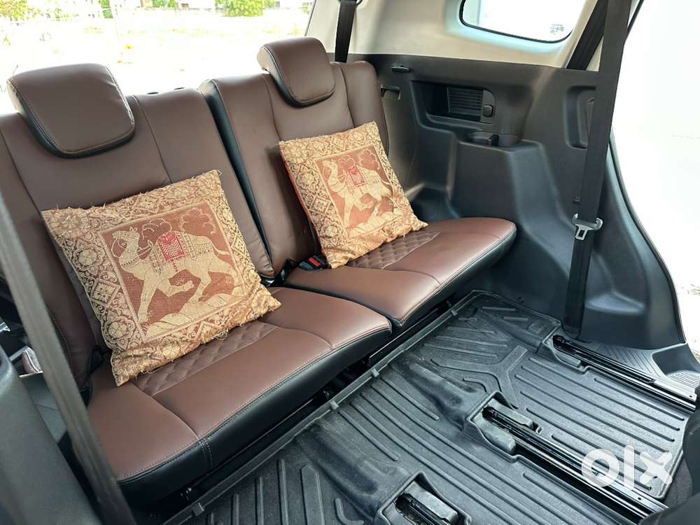 Toyota Innova Hycross Gx(o) - 7 Seater (pearl White & Low Mileage)