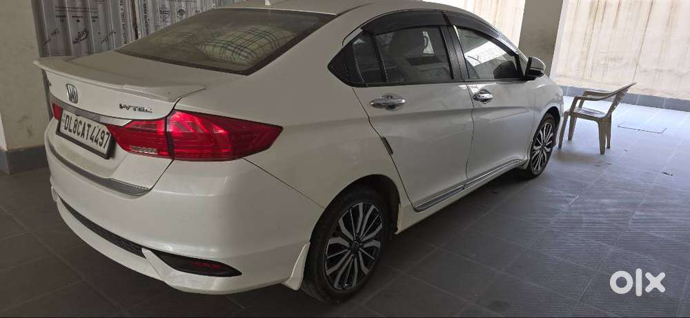Manual Petrol Top Model With Sunroof