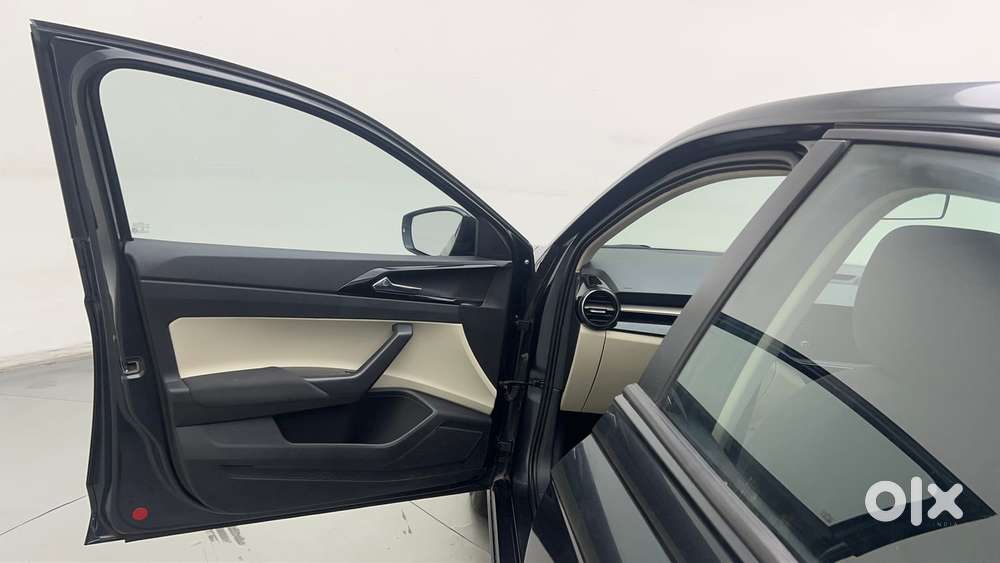 Skoda Slavia Ambition 1.0l Tsi At, 2023, Petrol