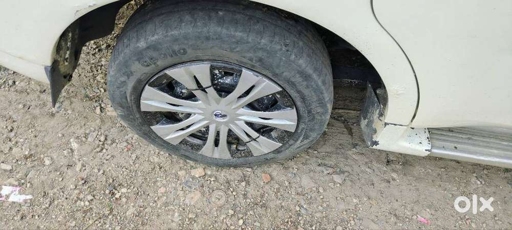 गाड़ी कंपलीट है मुझे अर्जेंट सेल करना है