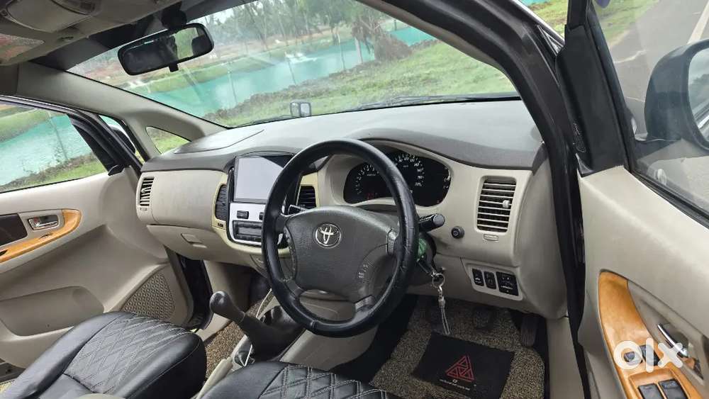 Toyota Innova 2.5 V7 2012