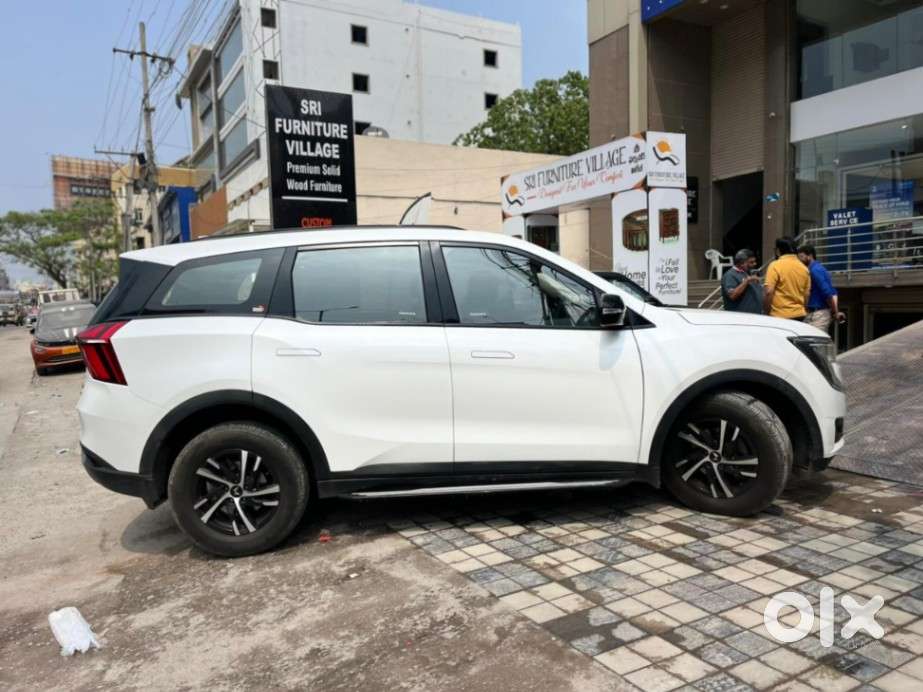 Mahindra Xuv700 2.0 Ax 5 Petrol At Str, 2022, Petrol