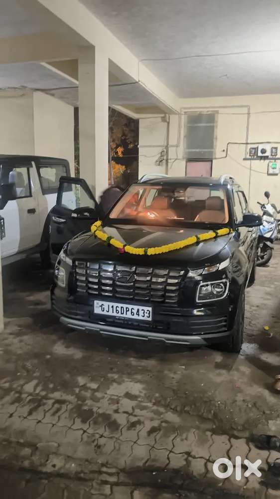 Hyundai Venue 2024 Petrol 5600 Km Driven