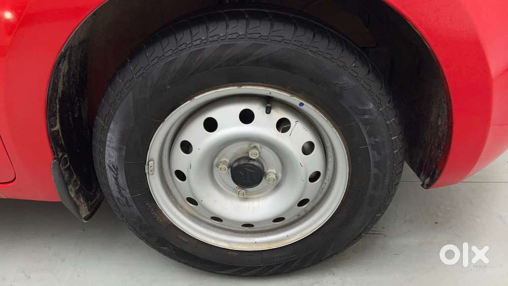 Maruti Suzuki Swift 1.3 Lxi, 2023, Petrol