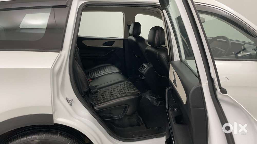 Mahindra Xuv700 2.2 Ax 5 Diesel At 7 Str, 2023, Diesel