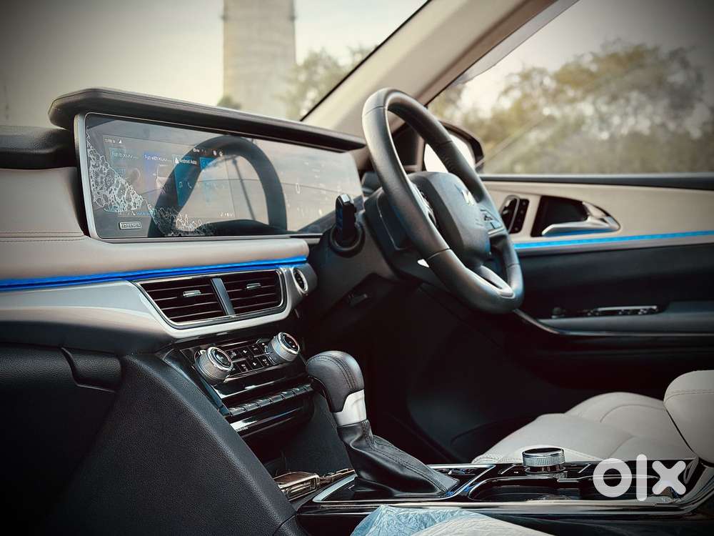 Mahindra Xuv700 2.2 Ax 7 Diesel At Luxury Pack Str, 2024, Diesel