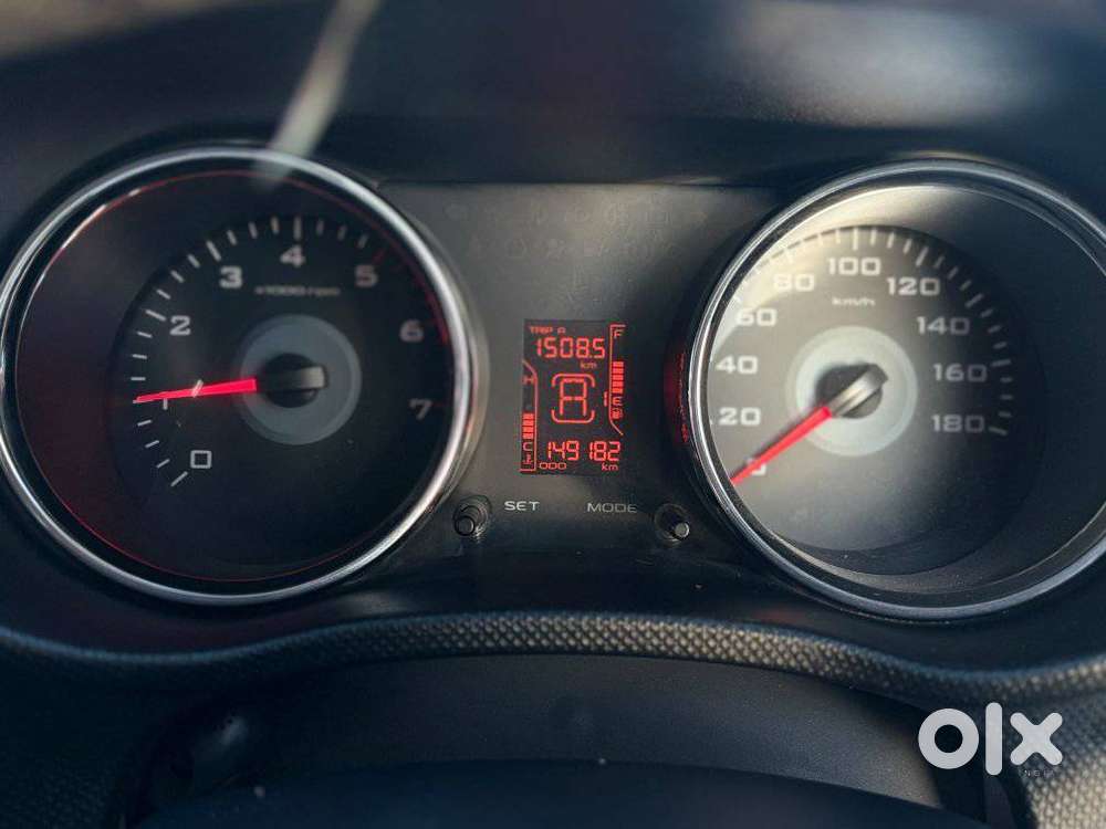 Mahindra Tuv 300 T8 Amt (automatic), 2017, Diesel