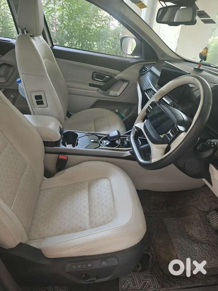 Selling Tata Safari Top Model 2024
