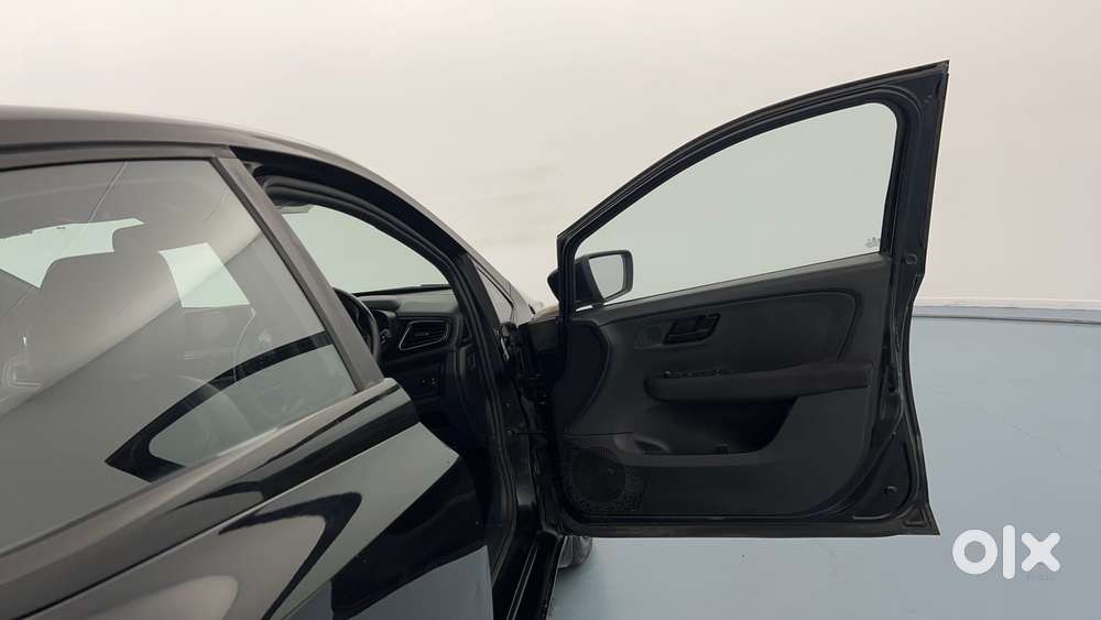 Tata Altroz 1.2 Xz Plus Dark Edition, 2023, Petrol