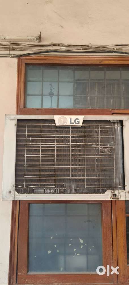 Lg 1 ton window AC for sale running condition