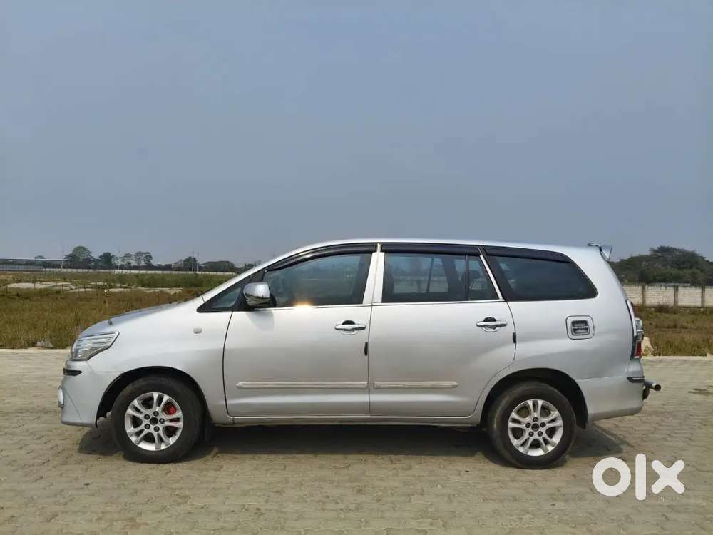 Innova G 8 Seater Diesel
