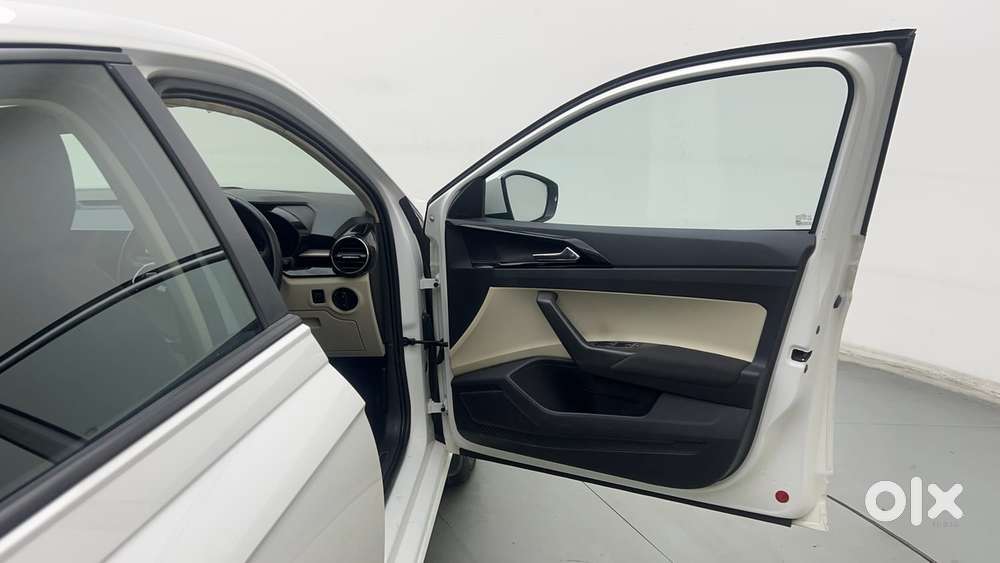 Skoda Slavia Ambition 1.0l Tsi At, 2022, Petrol