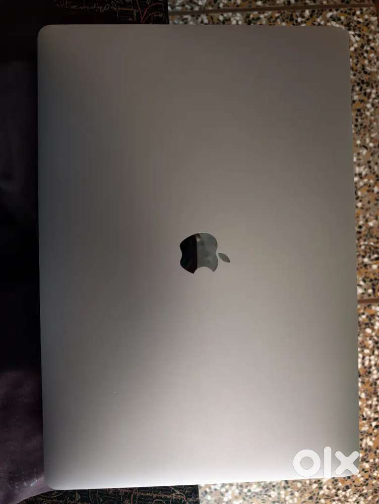 Mackbook 16 inch i7 5gb graphics card 16 RAM 512