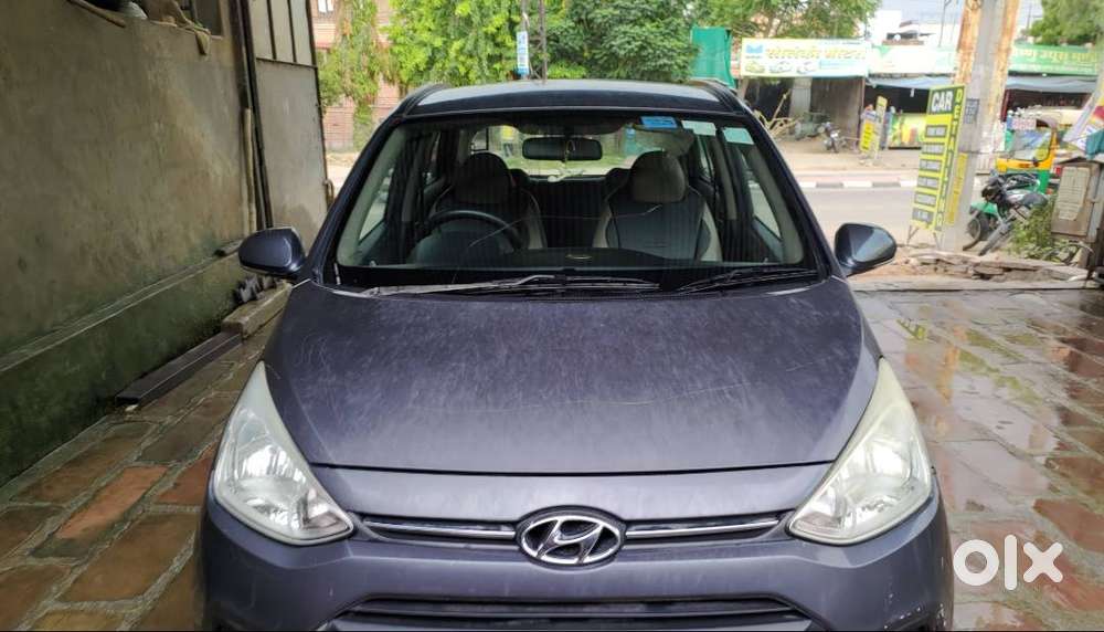 Hyundai Grand I10 Sportz, Dec 2016 Model, New Tyres, Full Insurancee
