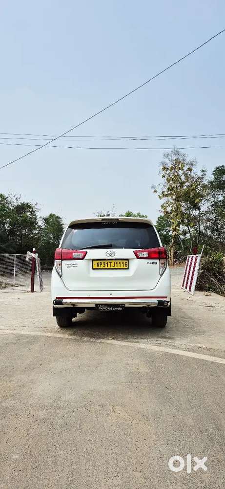 Toyota Innova Crysta 2017 Diesel Mt Second Owner