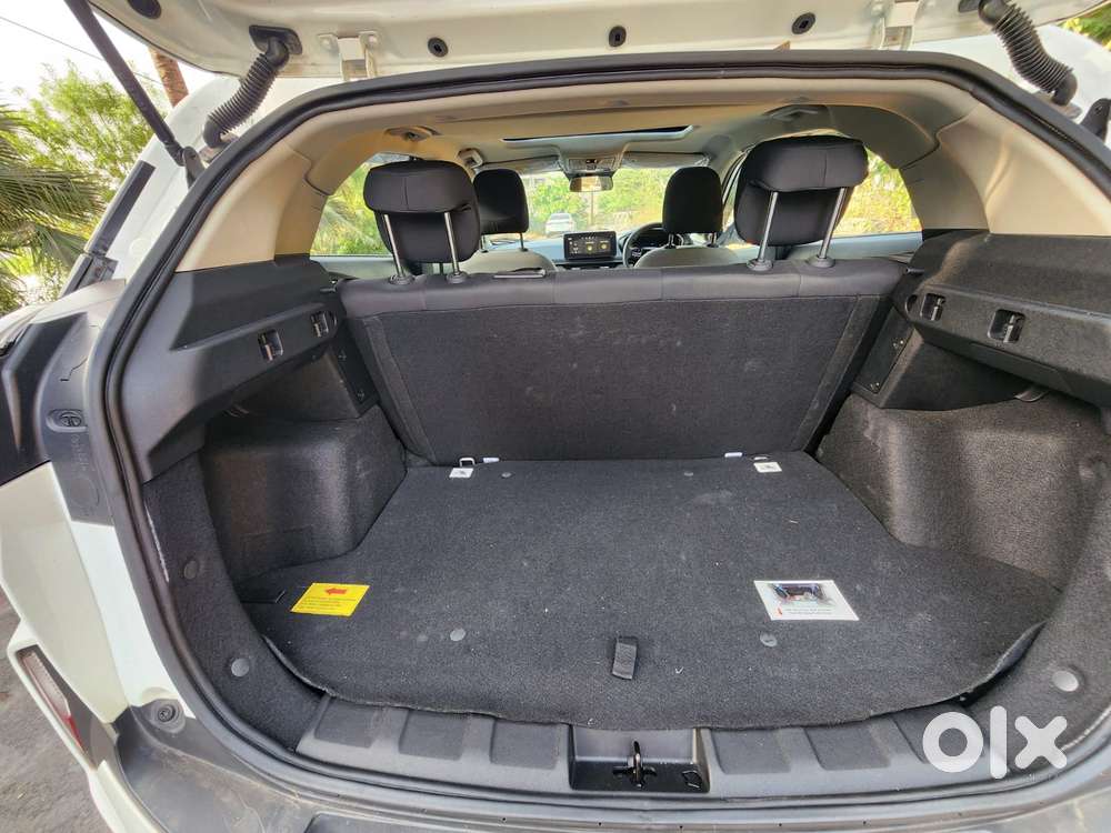 Tata Nexon Pure 1.2 S Revotron Petrol 6 Mt, 2025, Cng & Hybrids