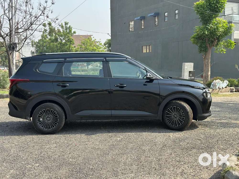 Kia Carens 2025 Petrol 4000 Km Driven