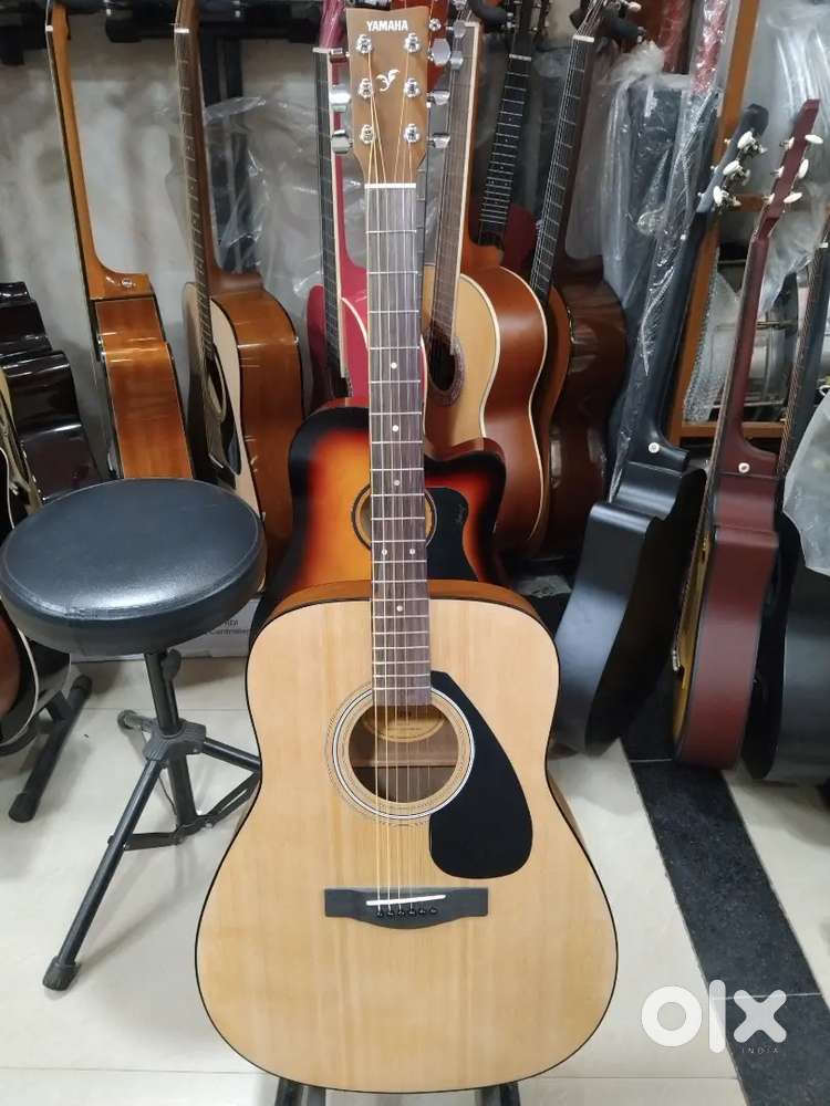 Yamaha guitar - Musical Instruments in Subhash Nagar, Delhi - 1832134475