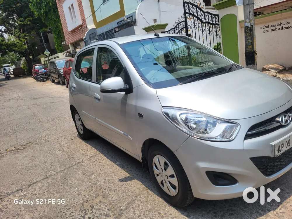 Only 50,000 Kms Automatic Hyundai I10 Sportz Petrol 2013