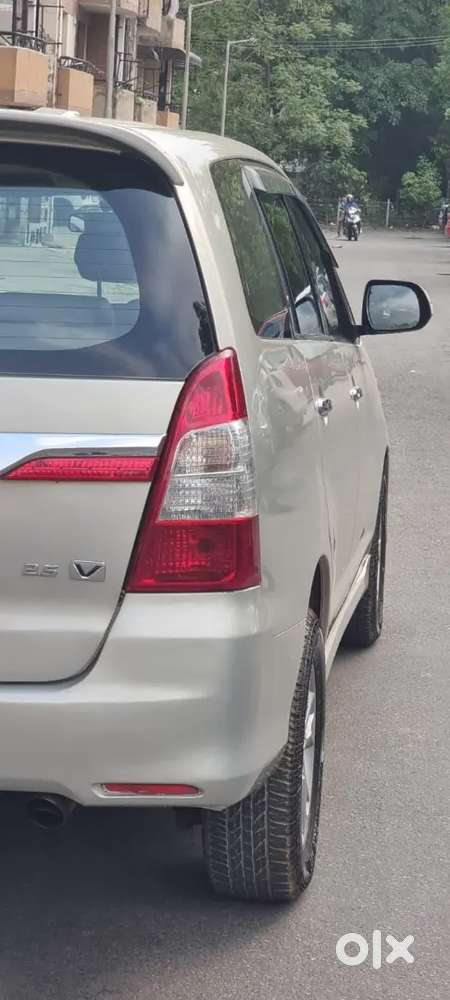 Toyota Innova 2.5 V 2012 Second Owner