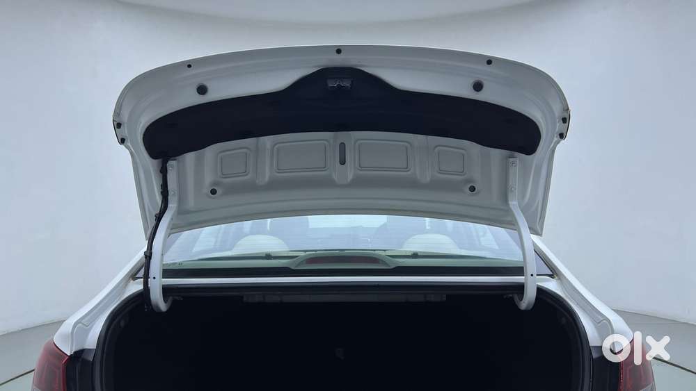 Hyundai Verna 1.5 Sx Ivt, 2022, Petrol