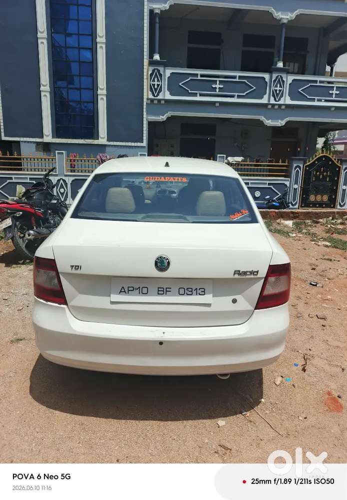 Skoda Rapid 2013 Oct Diesel 160000 Km Driven
