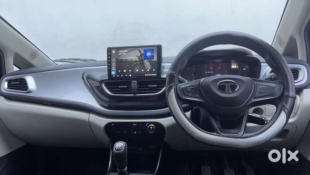 Tata Altroz 1.2 Xm, 2025, Petrol
