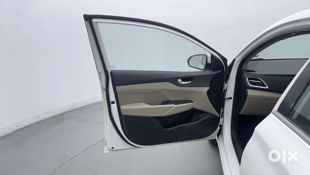 Hyundai Verna 1.5 Sx Ivt, 2022, Petrol