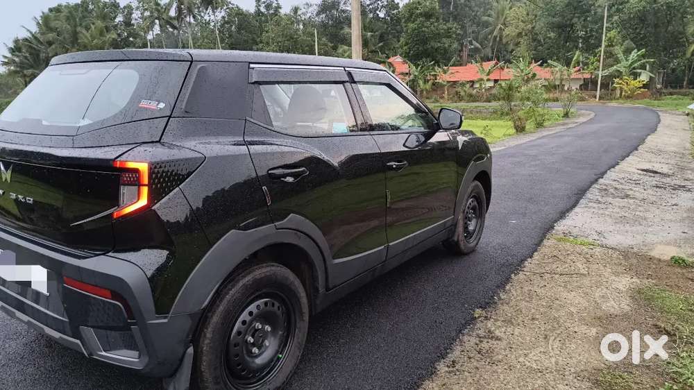Mahindra Xuv 3xo Mx1 2024 Petrol Well Maintained