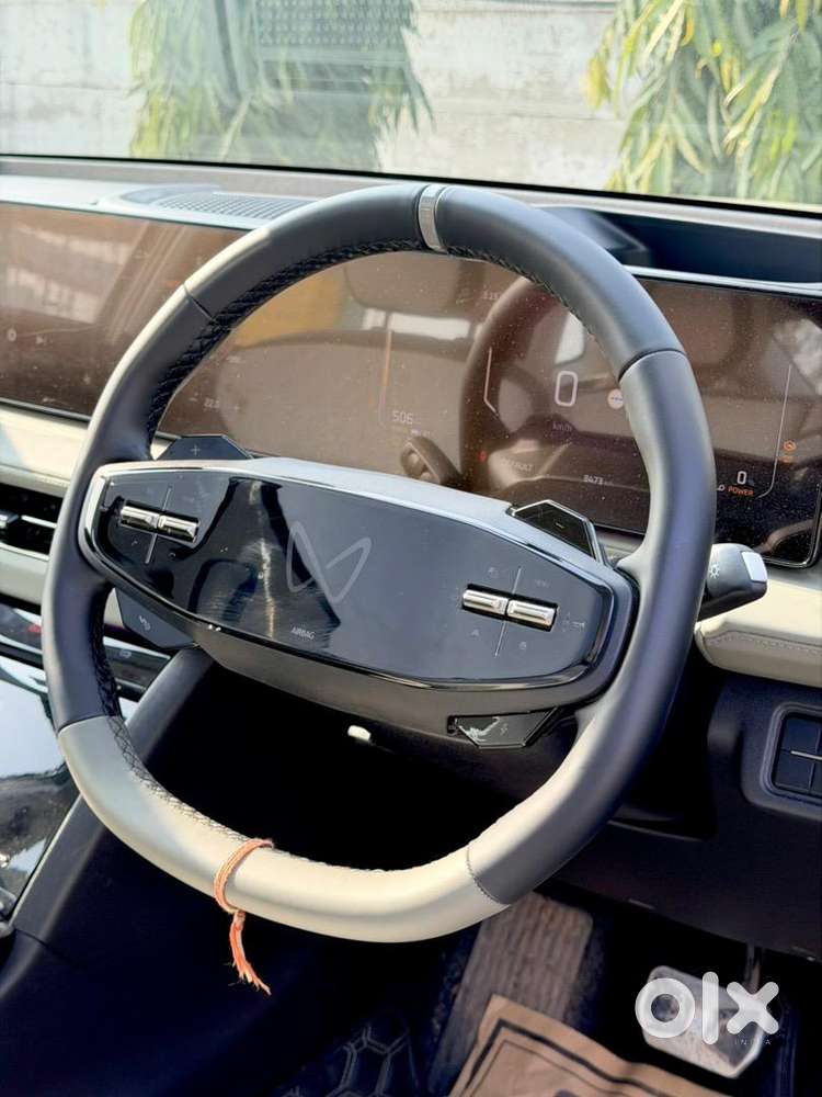 Mahindra Xev 9e 2025 Electric 9900 Km Driven