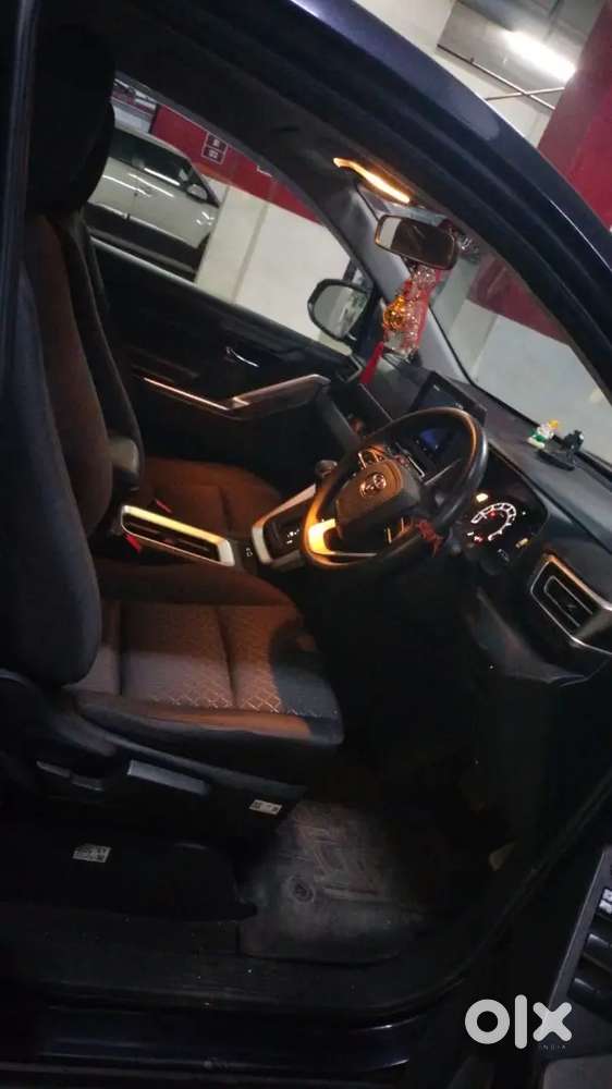 Toyota Innova Hycross 2024 Petrol