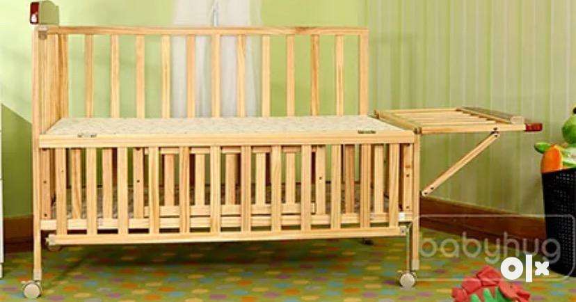 Babyhug hamilton wooden store cot