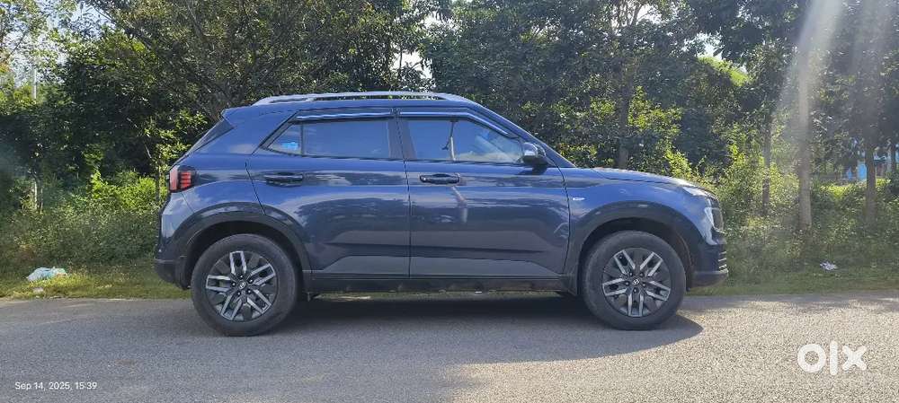 Hyundai Venue 2022 Petrol Well Maintained