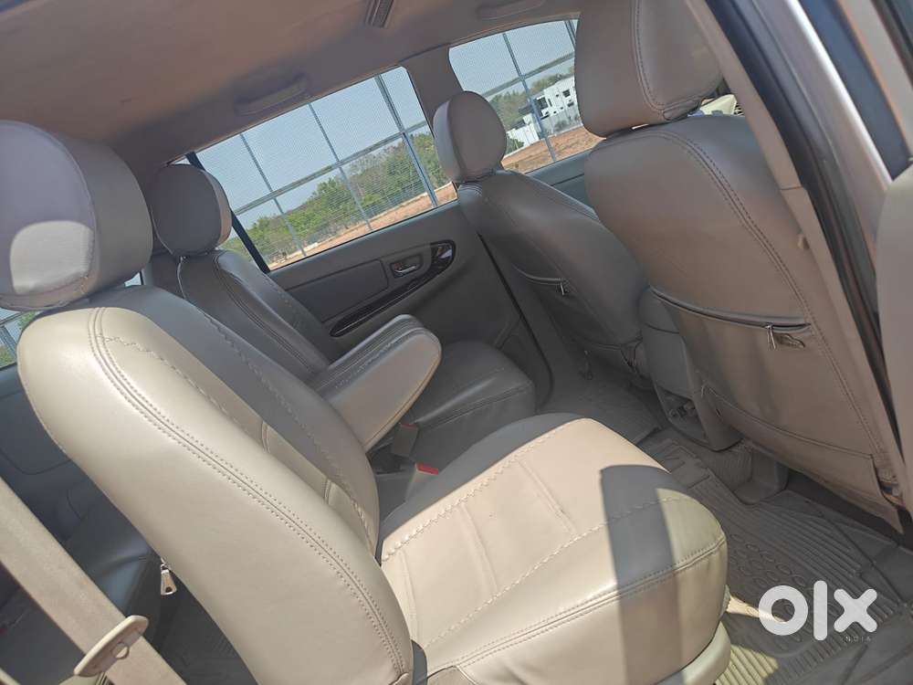 Toyota Innova 2.5 Vx 8 Seater Bs Iv, 2013, Diesel