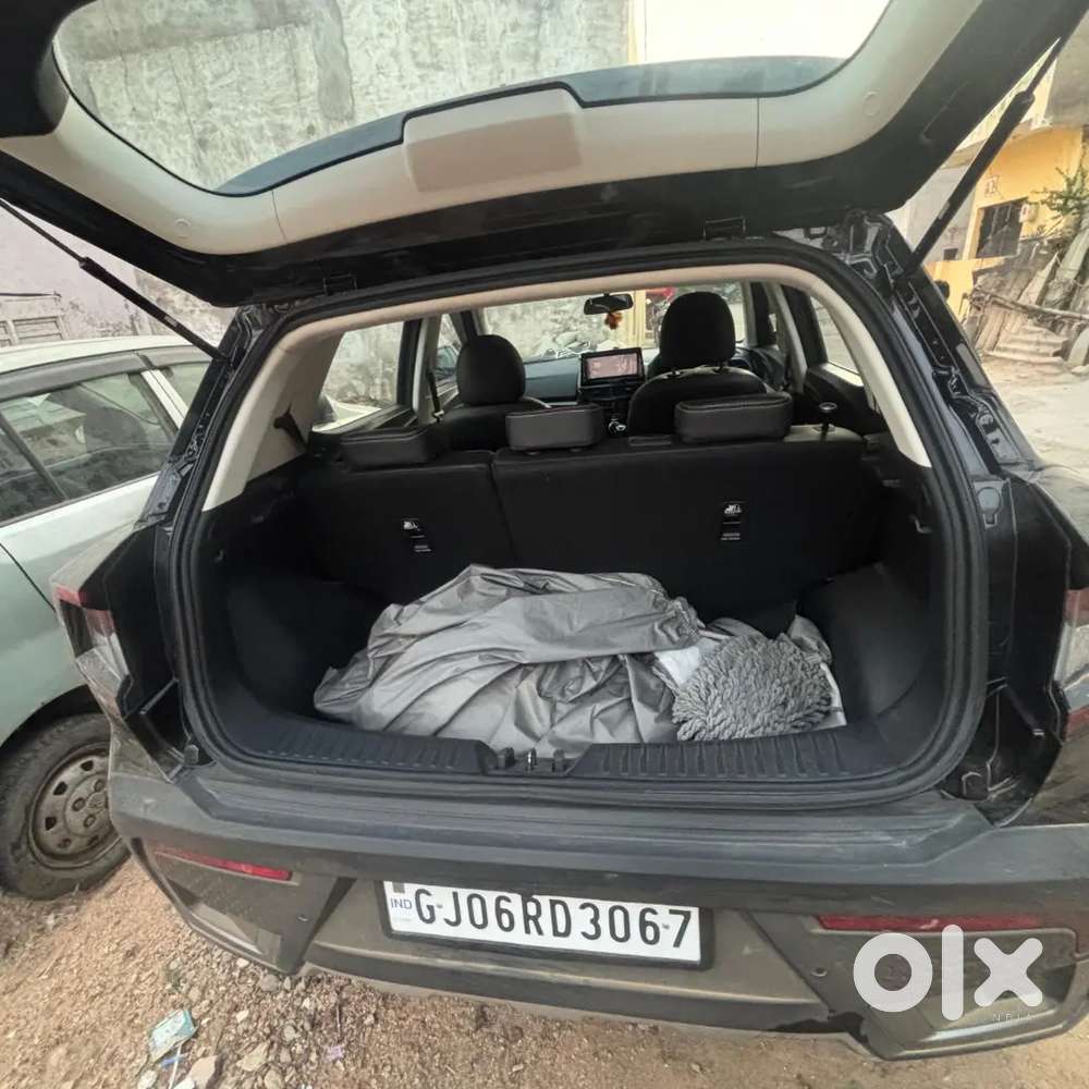 2025 Mahindra Xuv 3xo Revx M  Stealth Black  7700 Km  Single Owner
