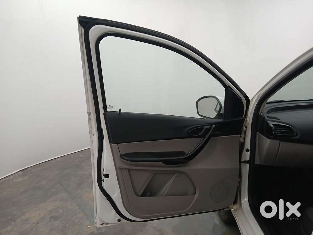 Tata Tiago 1.2 Revotron Xt, 2017, Petrol