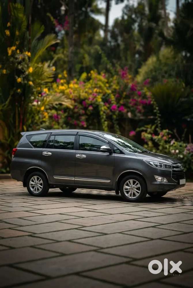 Toyota Innova Crysta 2.4 G Plus