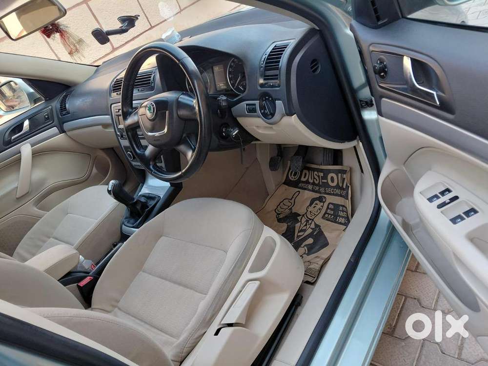 Skoda Laura 2011 Petrol Well Maintained