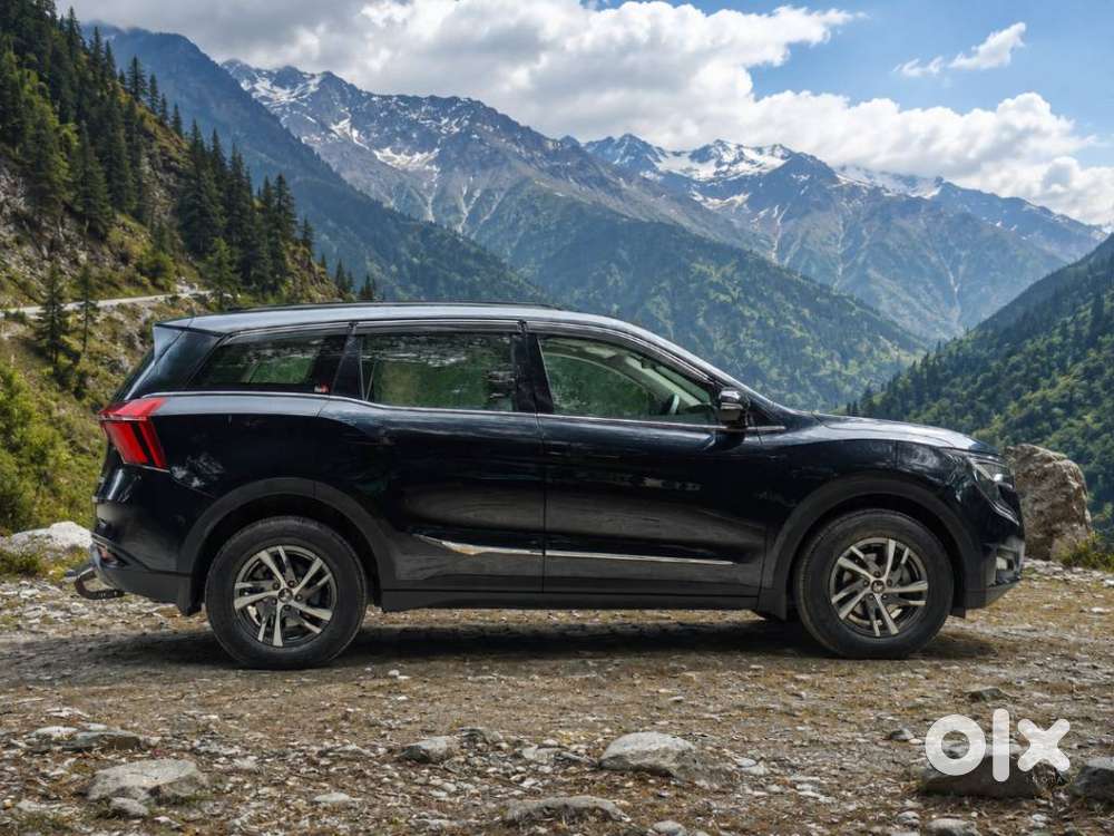 Mahindra Xuv700 2.0 Ax 5 Petrol At Str, 2023, Petrol