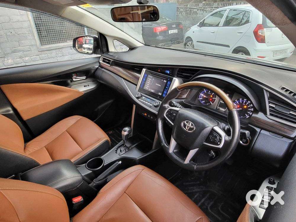 Toyota Innova Crysta 2.8z Automatic, 2016, Diesel