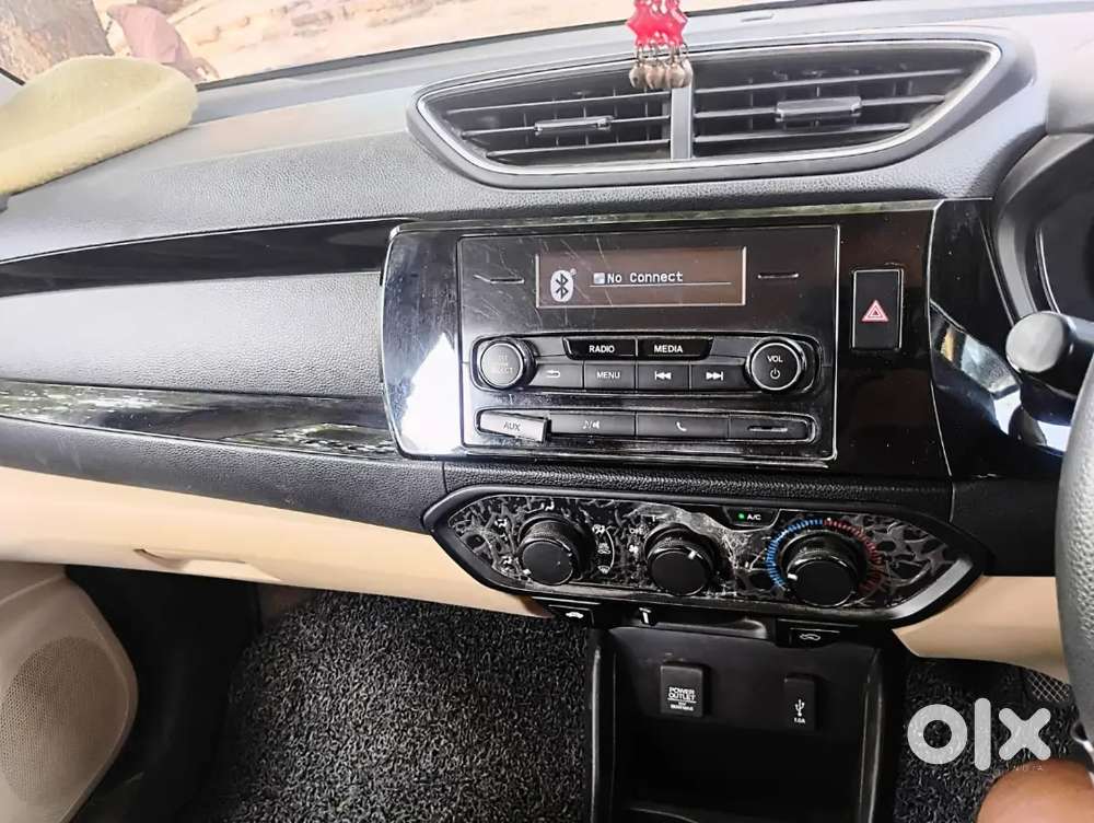 Car Chalane Wala Koi Nhi Hai. Isiliy Sell Kr Rahe Hai